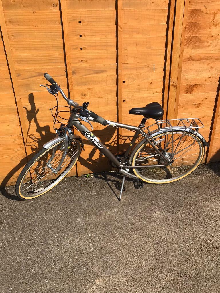 Gents Raleigh Hybrid Bike like new Gents 19” frame . 21 gears 700c in