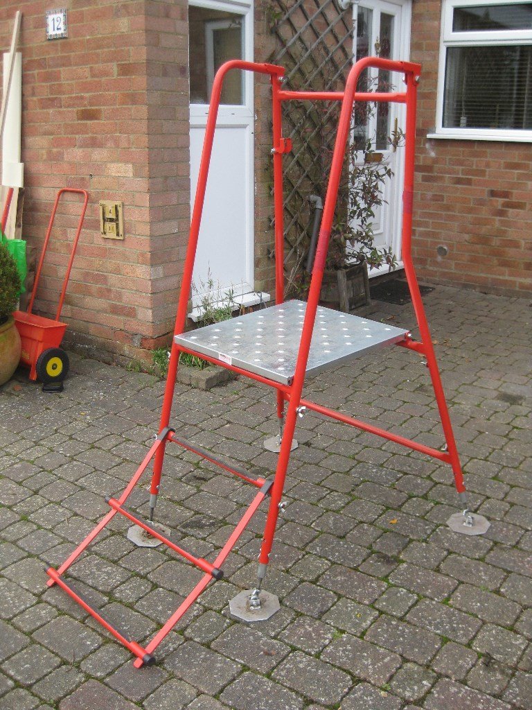 HENCHMAN JUNIOR HISTEP PLATFORM LADDER AND EXTENDER ASSEMBLY in