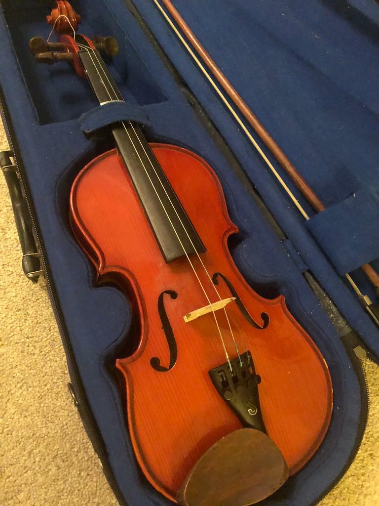 STENTOR STUDENT 1 HALF SIZE VIOLIN WITH BOW AND CASE Good Condition