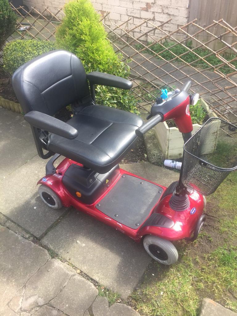Mobility Scooter Invacare lynx in red perfect working in Kirkcaldy