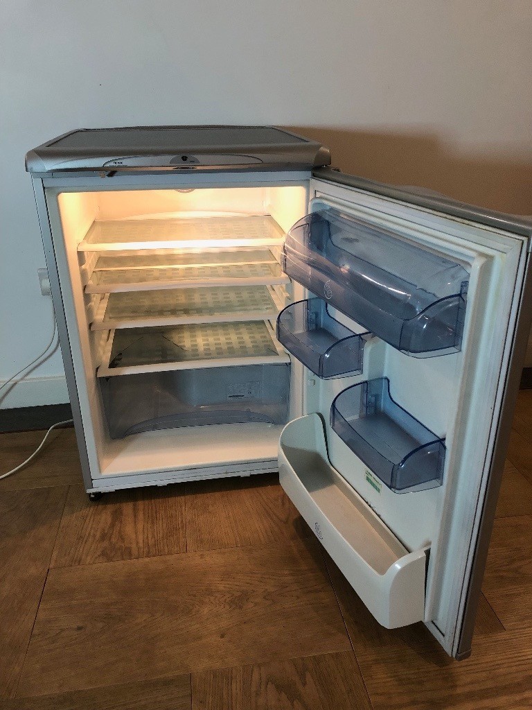 HOTPOINT 'FUTURE' UNDERCOUNTER FRIDGE (Silver Finish) MODEL RLM30 WITH