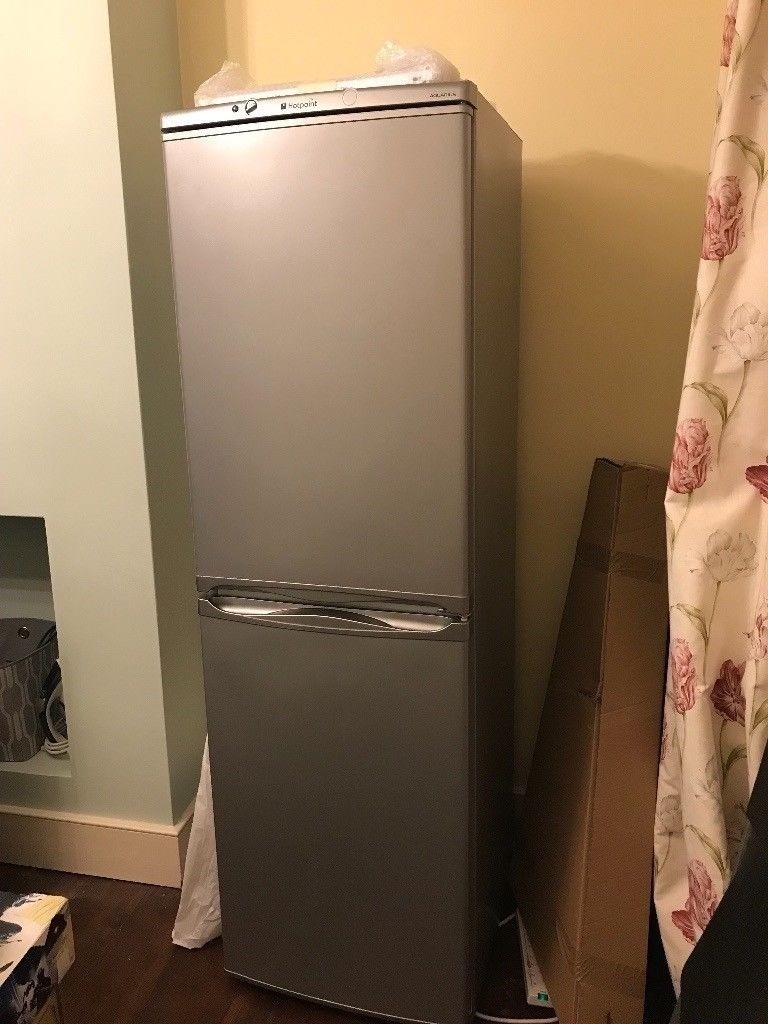 Hotpoint Aquarius 5050 FrostFree Fridge Freezer in Croydon, London