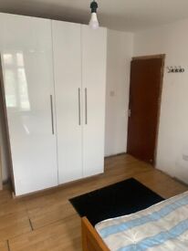 image for SPACIOUS CLEAN FURNISHED DOUBLE  ROOM CLOSE TO TRAIN/BUSES