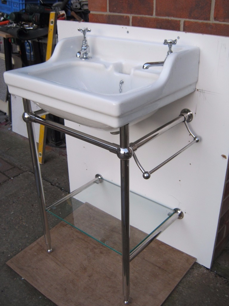 VICTORIAN STYLE BATHROOM SINK ON NEW CHROME STAND WITH HANDY SHELF in