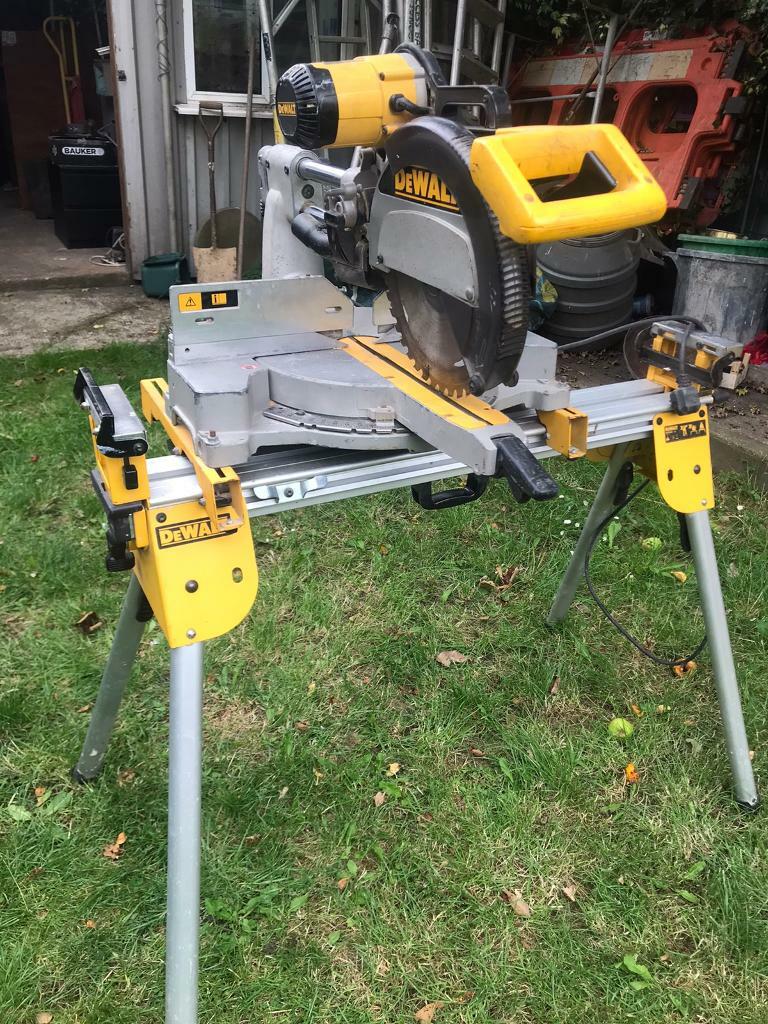 Dewalt DW708 230v, 1600W, Sliding Compound Mitre Saw Double Bevel + DE7033 Track Stand in
