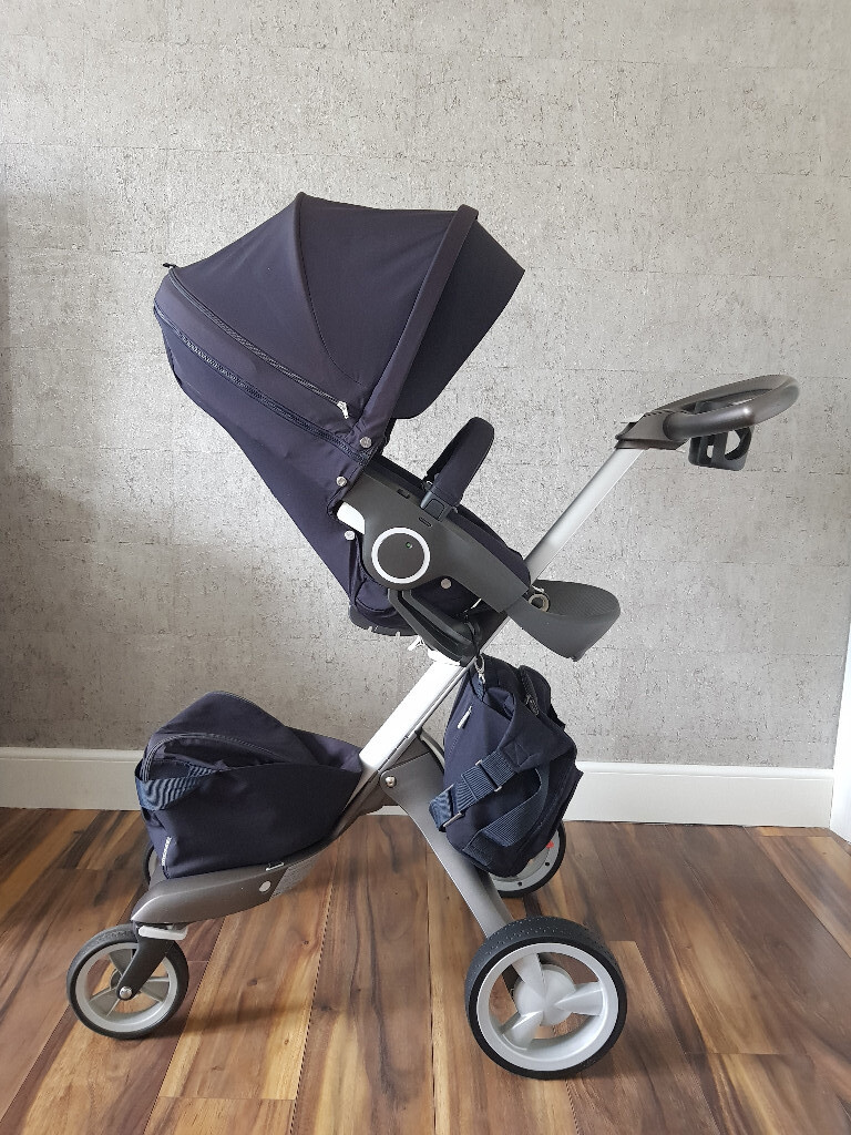 Stokke Xplory Pram / Pushchair / Car Seat Dark Navy in Broomhouse