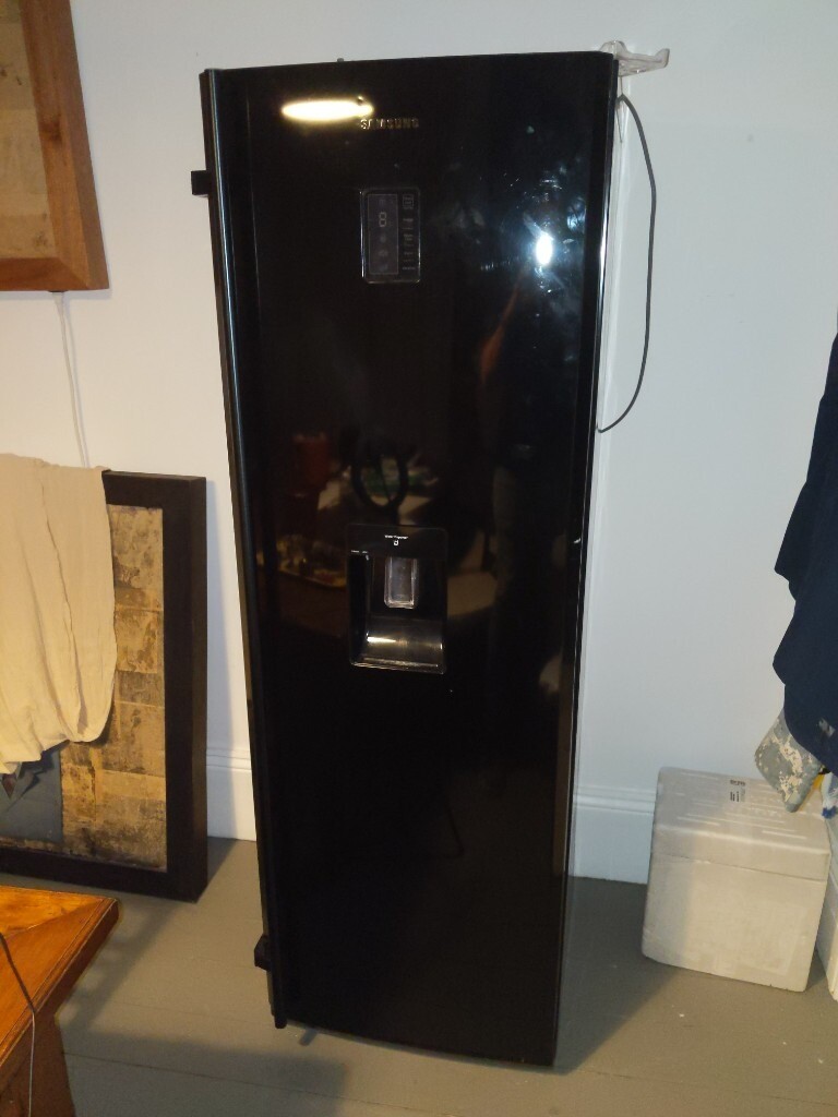 Samsung Free Standing Fridge with water dispenser | in Greenwich