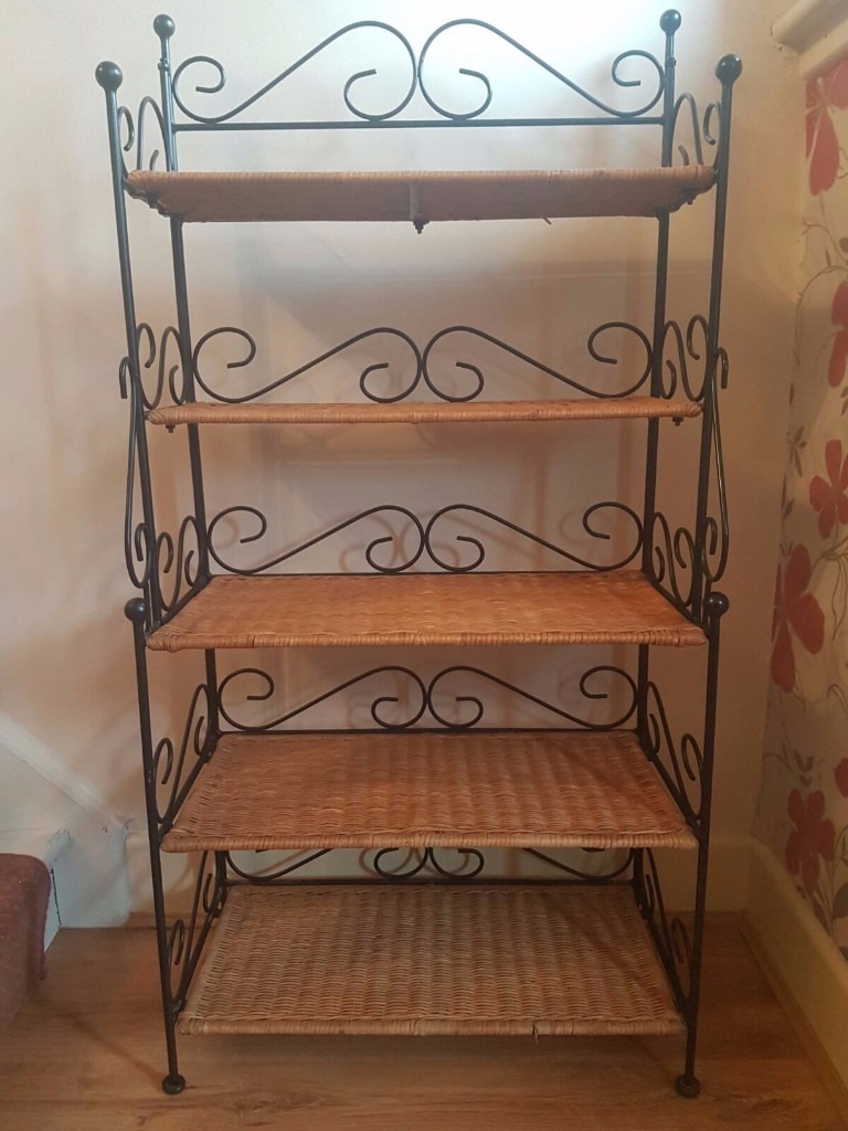 Wrought Iron and Wicker 5 shelf unit in Excellent Condition in