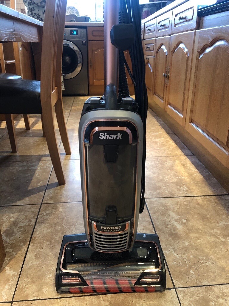 For sale SharkDuo clean powered lift away with antiwrap technology