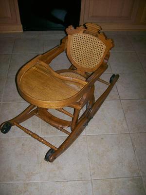 VICTORIAN AMERICAN CONVERTIBLE HIGHCHAIR/ROCKING CHAIR