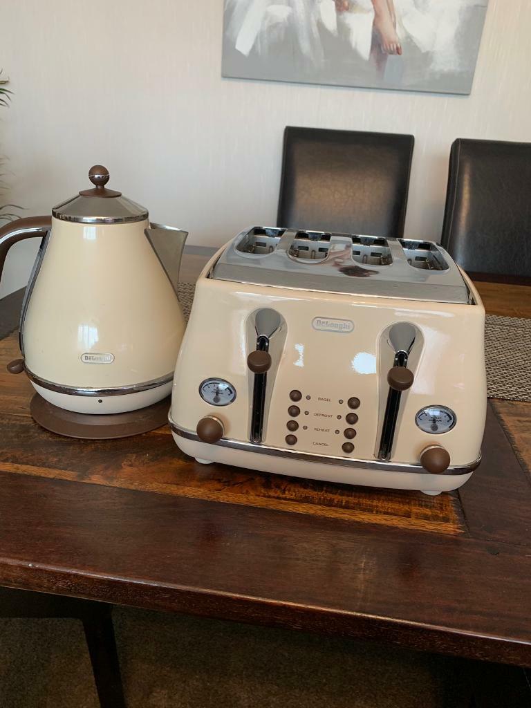DeLonghi Cream 'Icona' Vintage Kettle & Toaster in Bannockburn, Stirling Gumtree