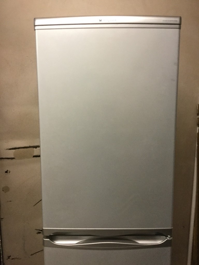 Hotpoint Iced Diamond RFA52 Grey Fridge Freezer in Nottingham