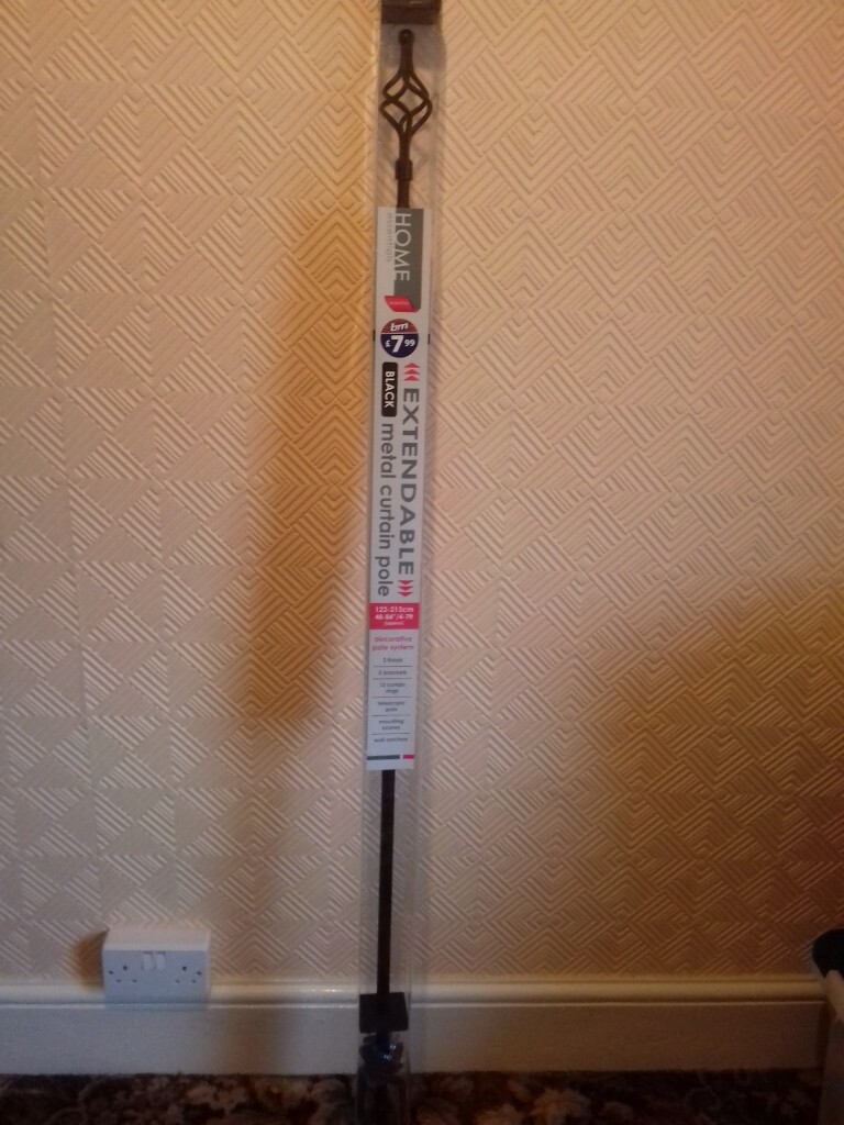 Extendable Black Decorative Metal Curtain Pole Holdbacks In