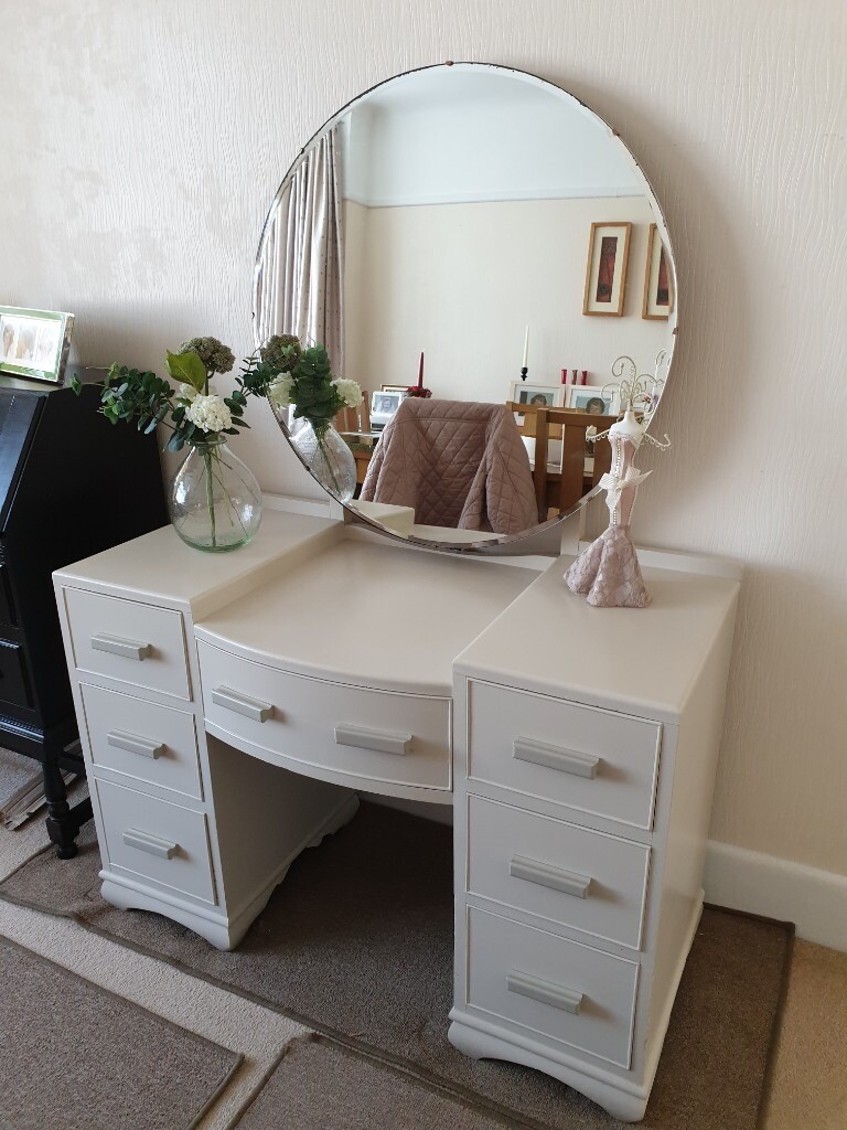 Beautiful 1930s? kneehole dressing table with circular tilting bevelled