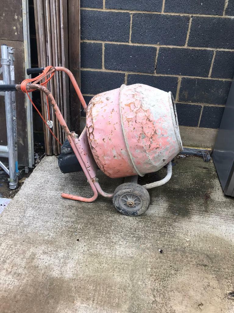 Belle cement mixer 240v | in Luton, Bedfordshire | Gumtree