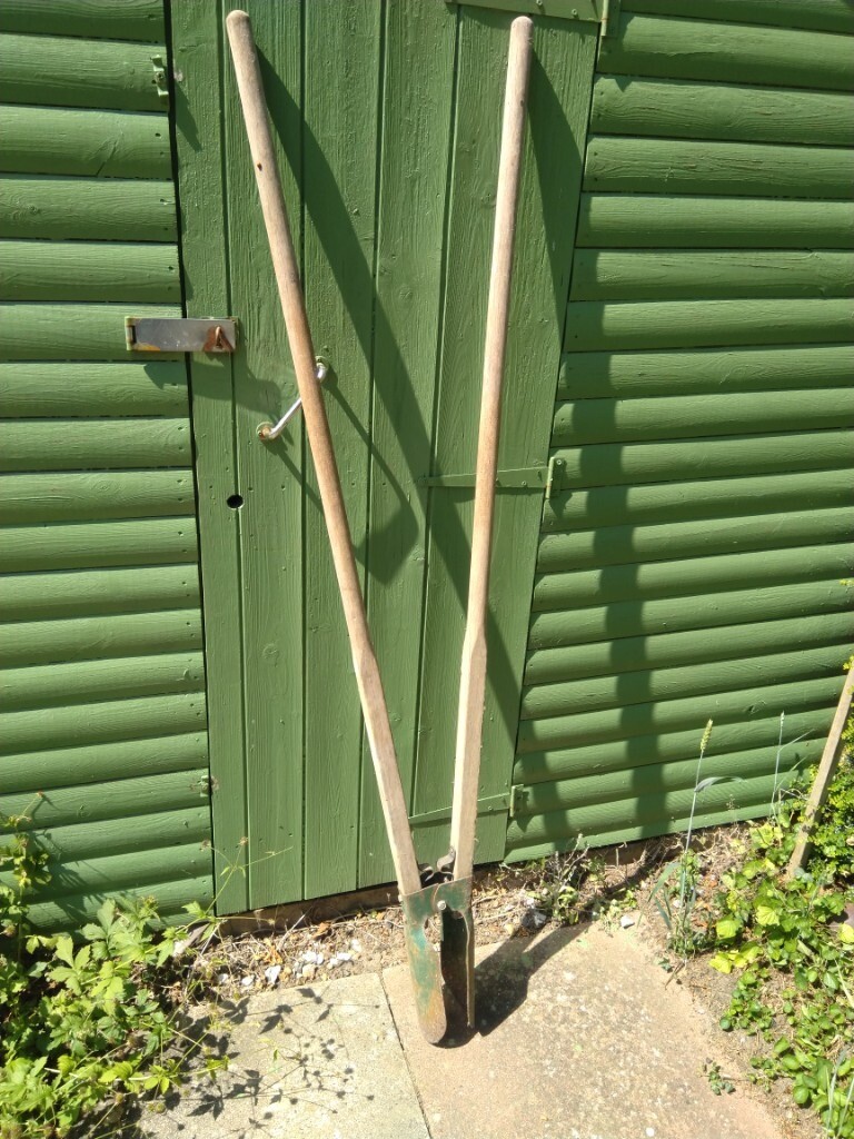 POST HOLE DIGGER OLD & TRADITIONAL, WITH WOODEN HANDLES in