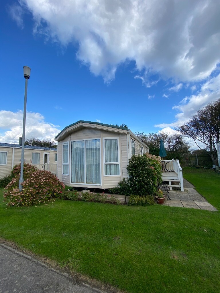 Immaculate caravan for sale at Sundowner Holiday Park, Newport, Norfolk