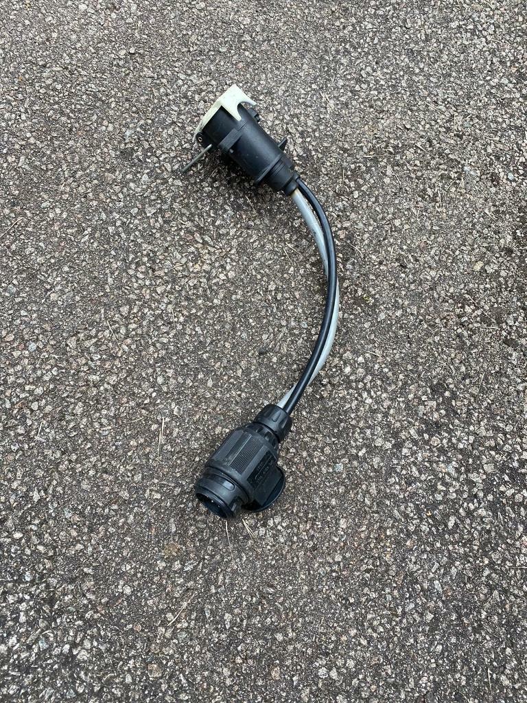 Caravan dual to single pin electric cable in Lutterworth