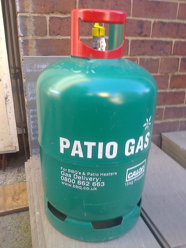 CALOR PATIO 13kg gas bottle, FULL, 27mm clip on regulator type. Ready