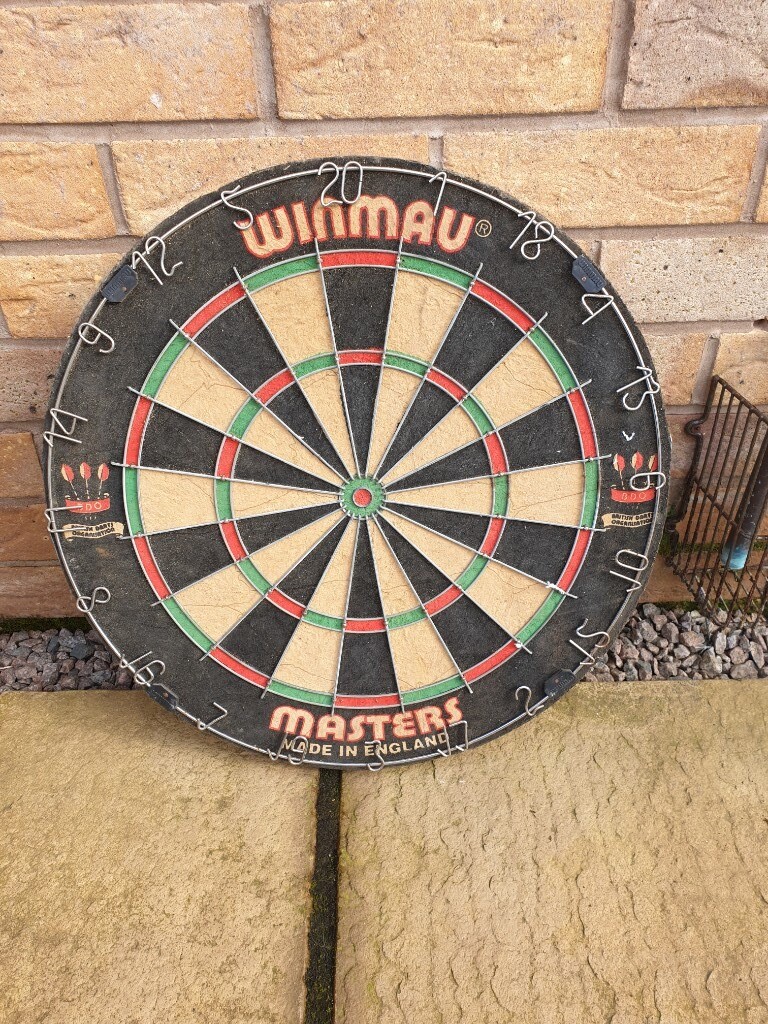 Winmau DartBoard + Darts in Long Eaton, Nottinghamshire Gumtree