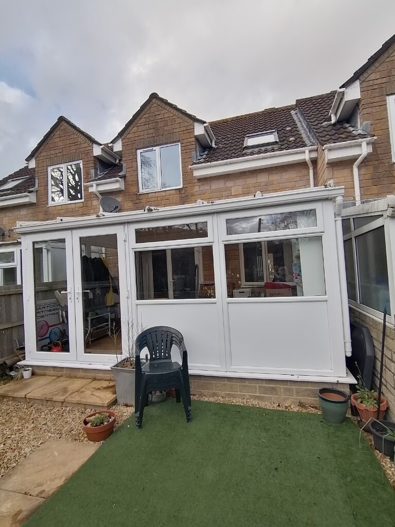 2 bedroom shared ownership house in Stoke sub Hamdon with private off