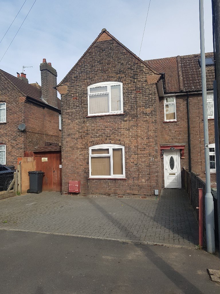 THREE BEDROOM SEMI DETACHED HOUSE AVAILABLE FOR RENT ON STRATFORD ROAD