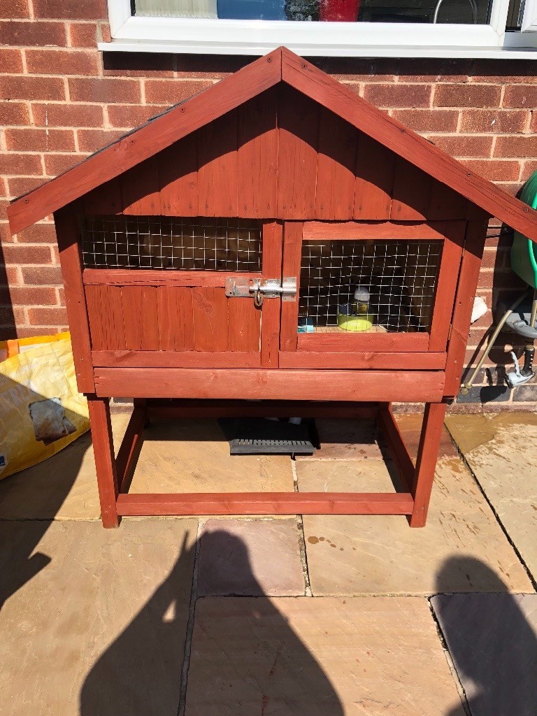 Rabbit Hutch with removeable tray for easy cleaning in Eastwood