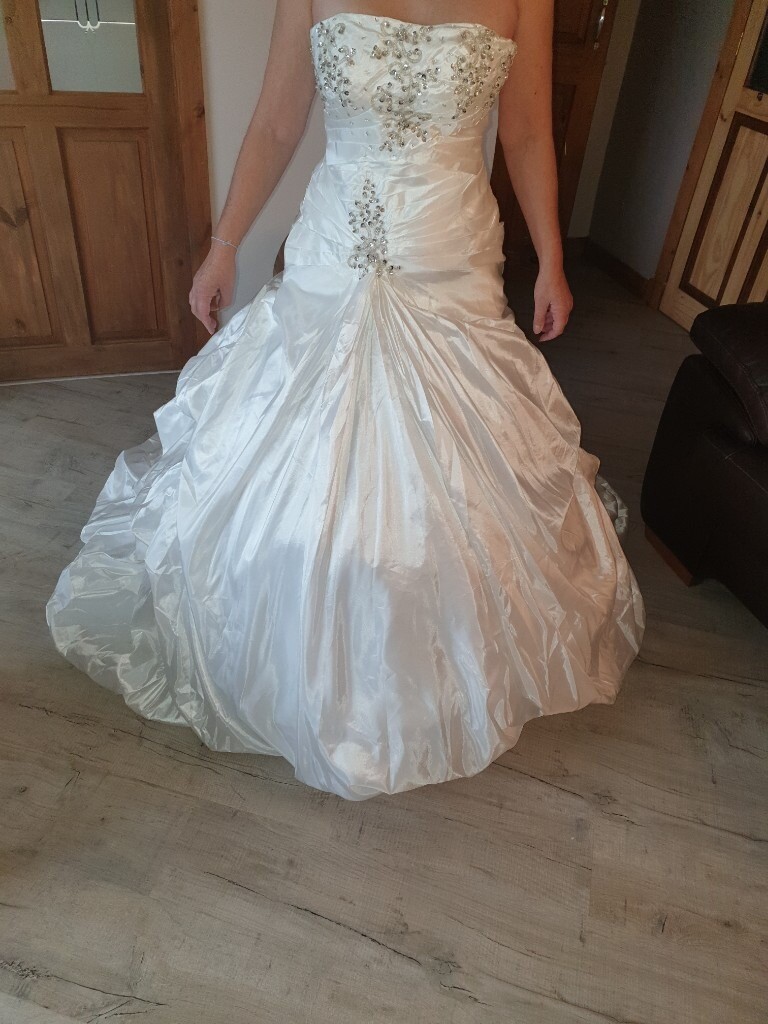 wedding dress and hoop in Methil, Fife Gumtree