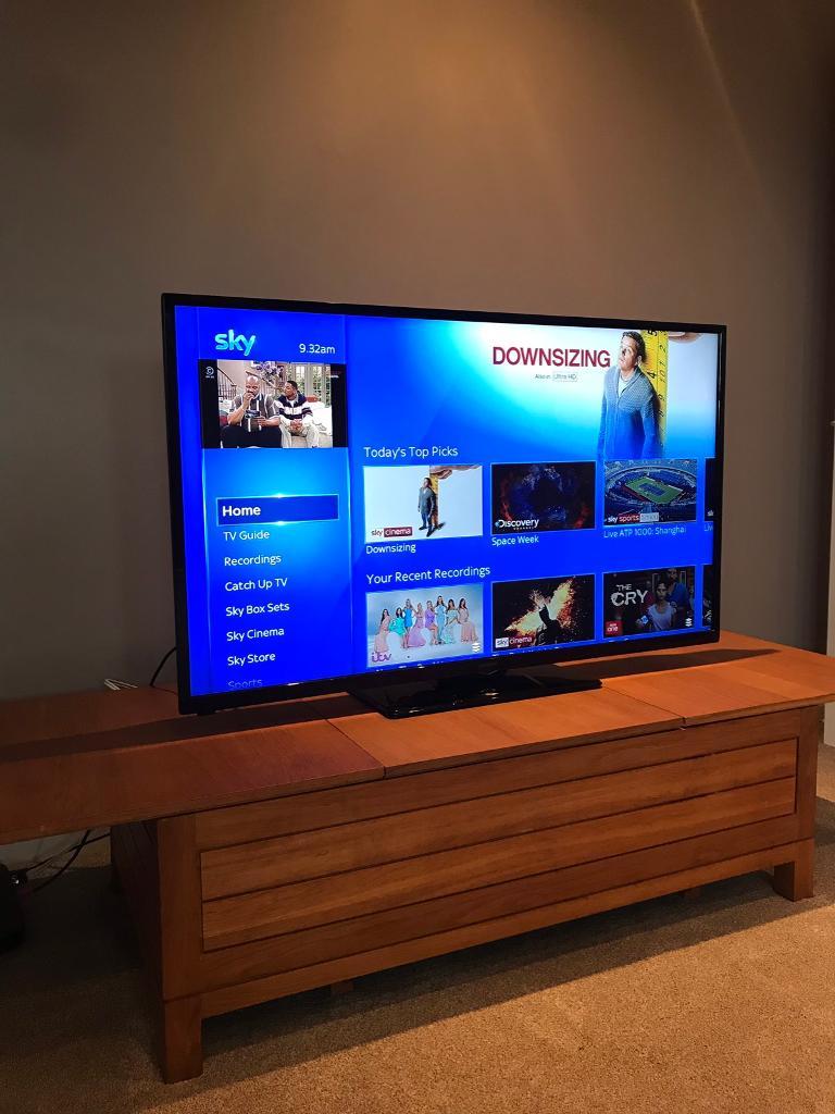 NOW SOLD***** Hitachi 50 inch smart full HD television in Kilsyth