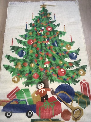 SHILLCRAFT Christmas Tree  Latch Hook Rug/ Wall Hanging ~ Completed! 30 x 50