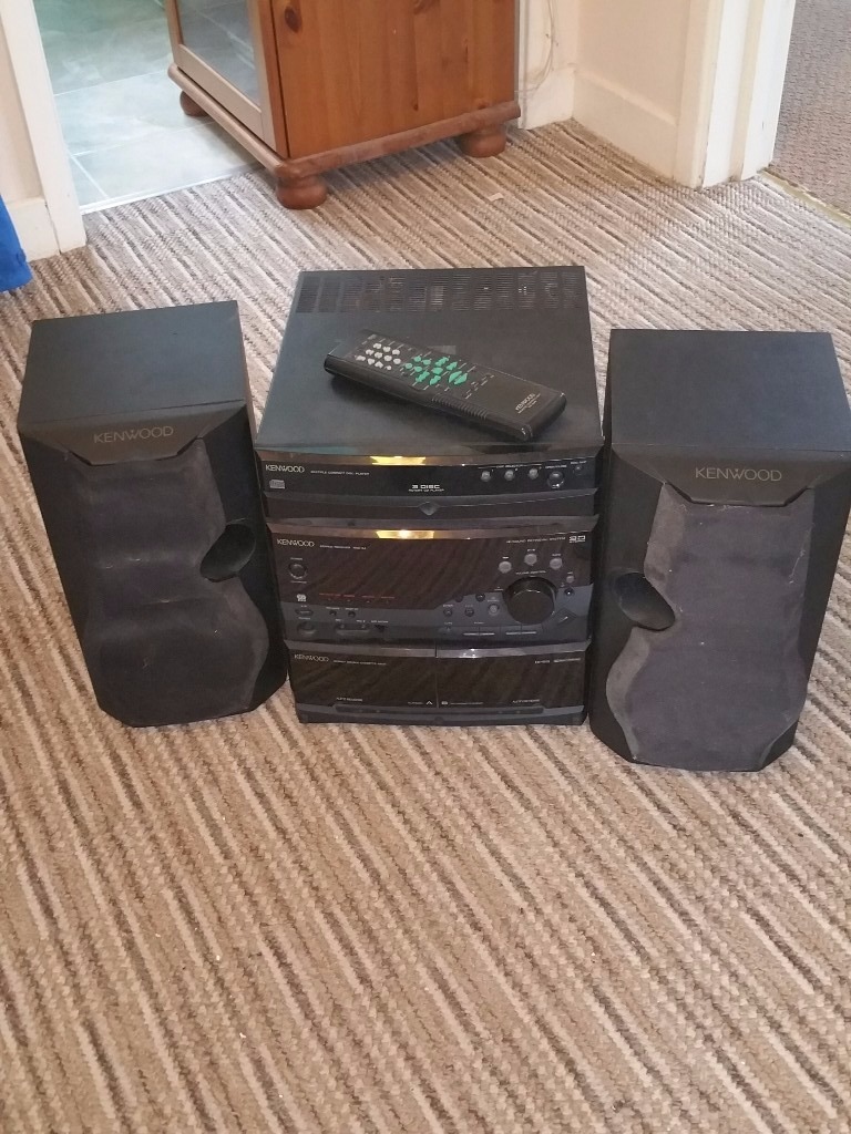 Kenwood 3 cd hifi system very powerful with remote and speakers in