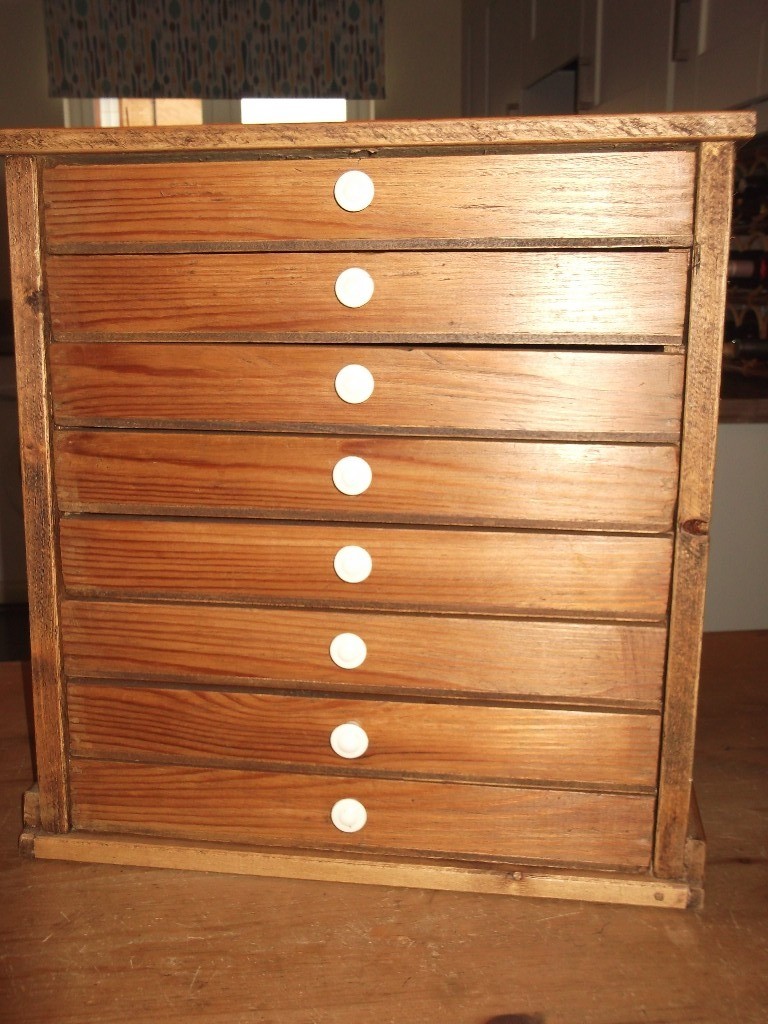ADANA LETTERPRESS COLLECTORS 8 DRAWER PINE CABINET In