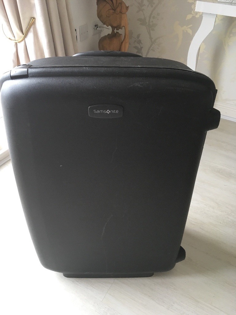 LARGE SAMSONITE COMBINATION LOCK SUITCASE/LUGGAGE in Rhiwbina