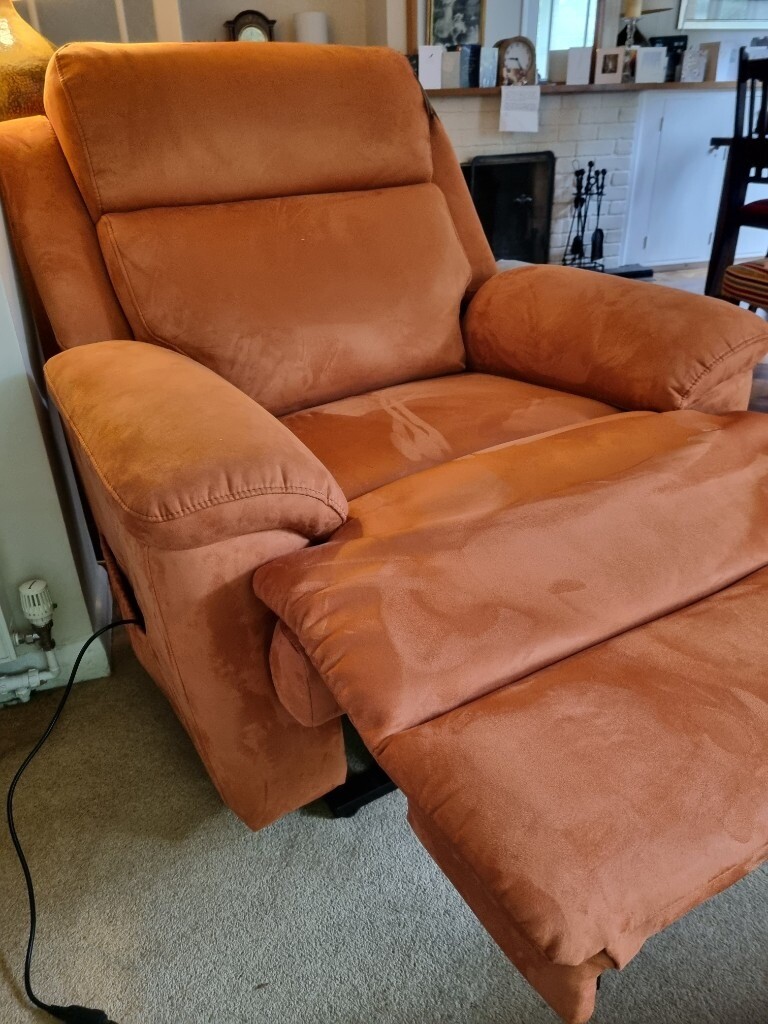 Electric Rise and tilt recliner armchair £1100 new Sofology Gracy