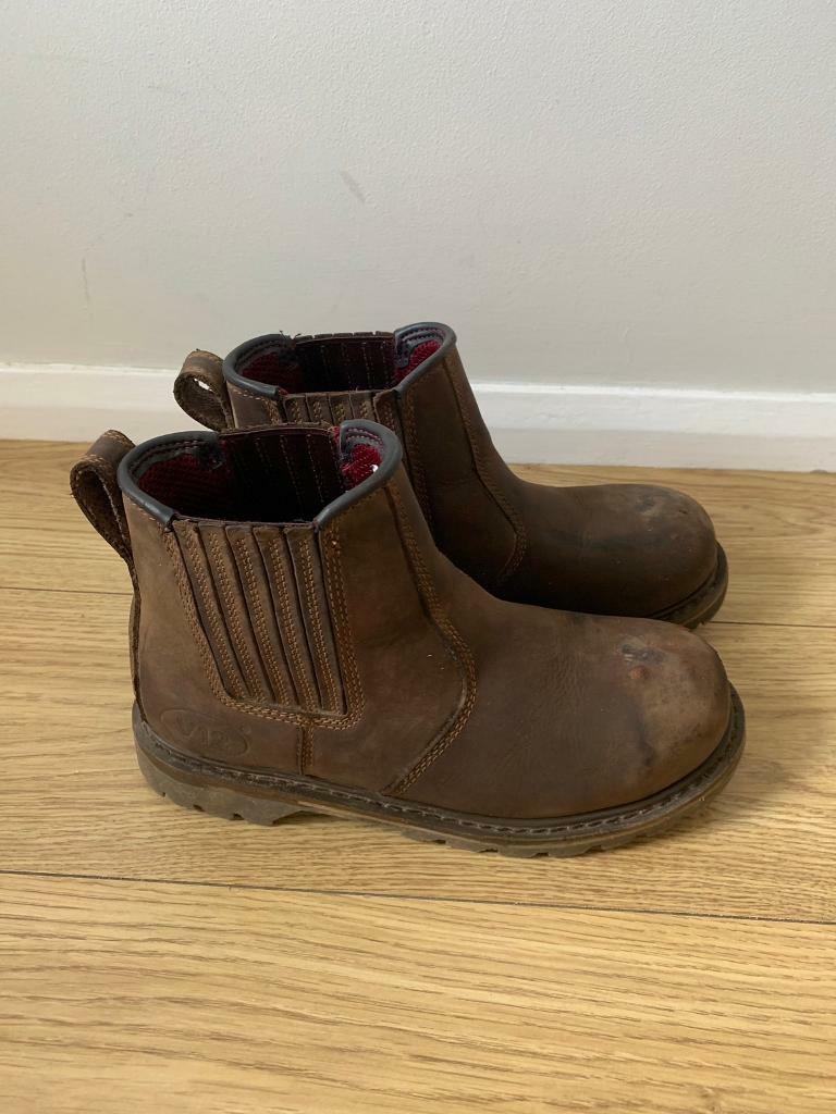 Men’s v12 size 8 rawhide dealer work boots in Waterlooville