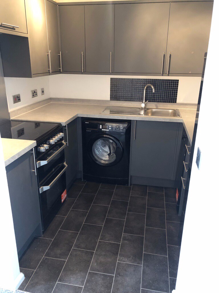 Top Floor Luxury 1 Bedroom Apartment With Free Water Rates Parking Negotiable In Stratford London Gumtree