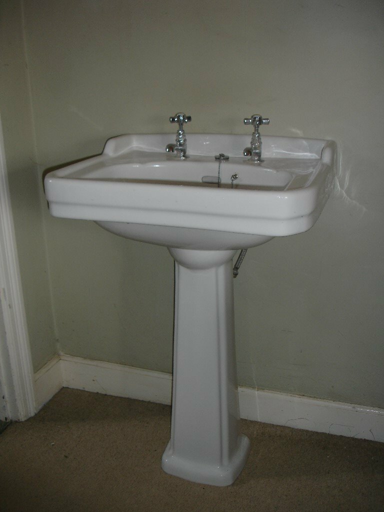 Nice Traditional Bathroom Sink and Pedastal with Taps in Budleigh