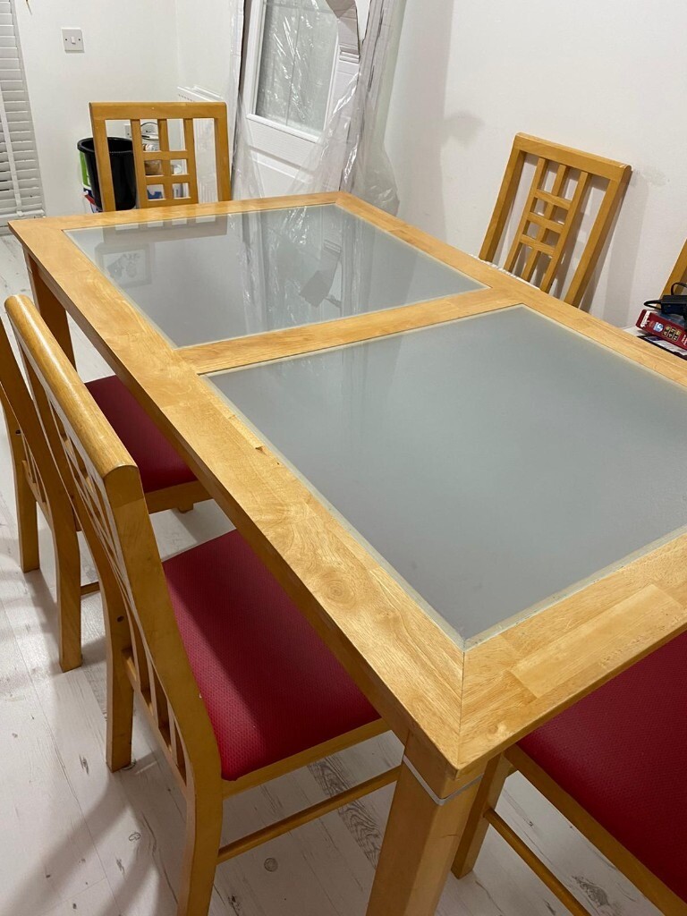 Solid Oak Dining Table + 6x Chairs Great Condition in Musselburgh