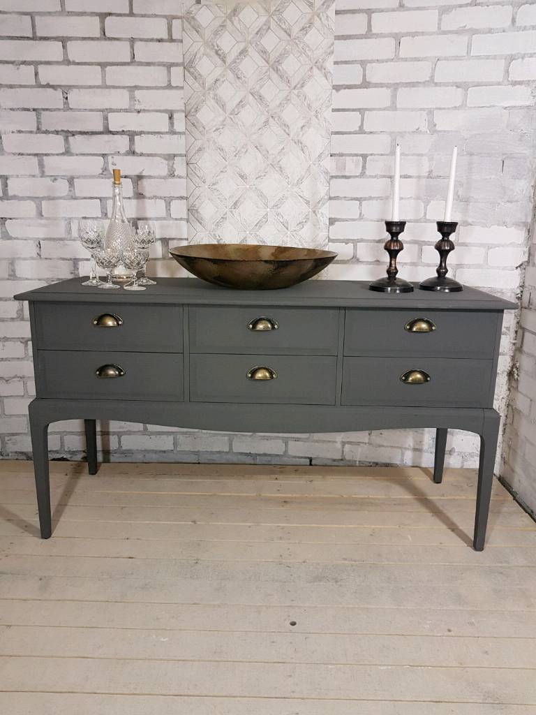 Handsome 6 drawer Stag Minstrel sideboard, vintage console table in