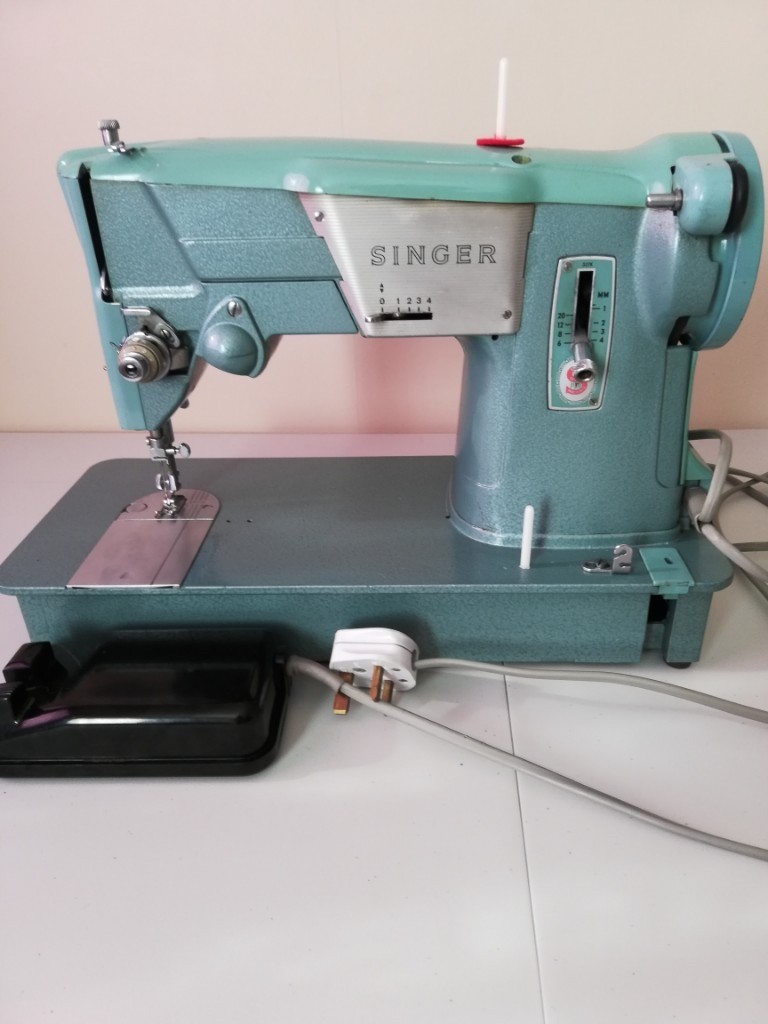 Vintage singer sewing machine in Leicester, Leicestershire Gumtree