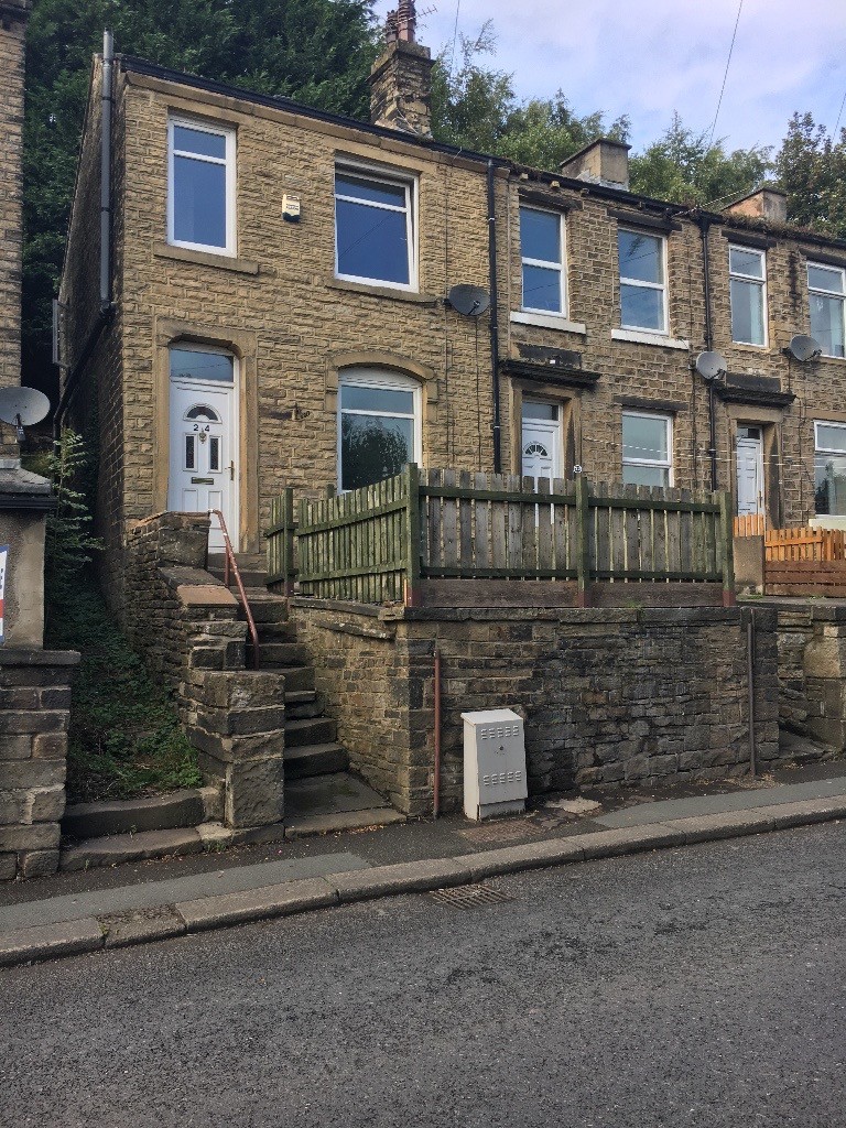 2 bed terrace to rent on lowergate, paddock, Huddersfield in