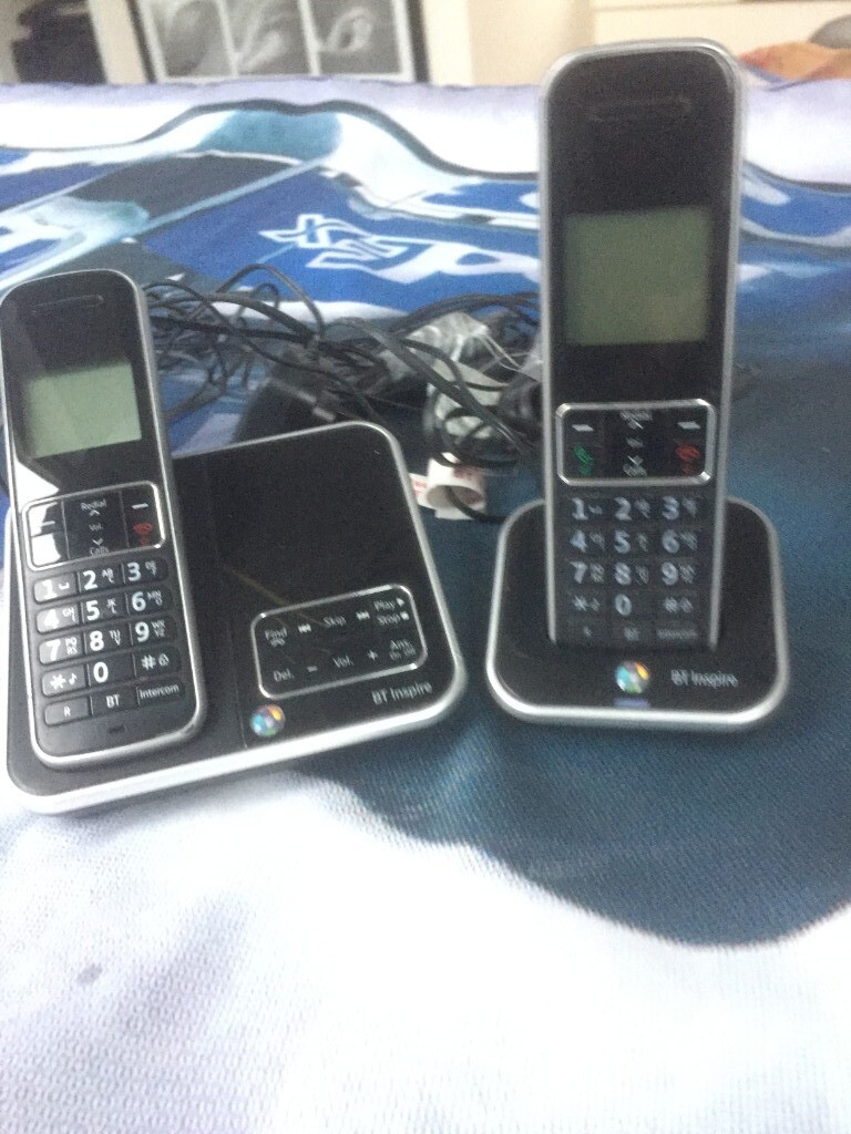 BT MOBILE PHONE SET BASE STATION X 2 HANDSETS PERFECT in Wincanton
