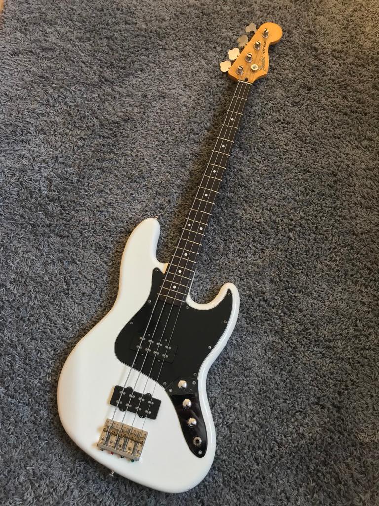 Fender Modern Player Jazz Bass, Olympic White, Rosewood Fingerboard, Black Scratchplate