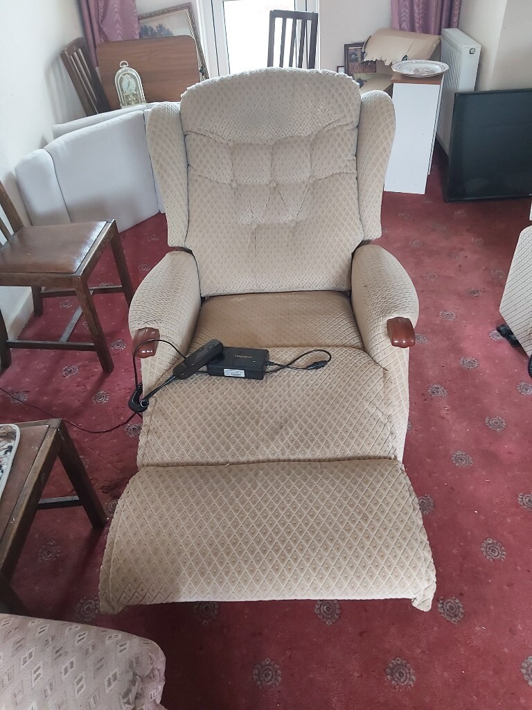 Reclining electric operated chairs in Kilmarnock, East Ayrshire Gumtree