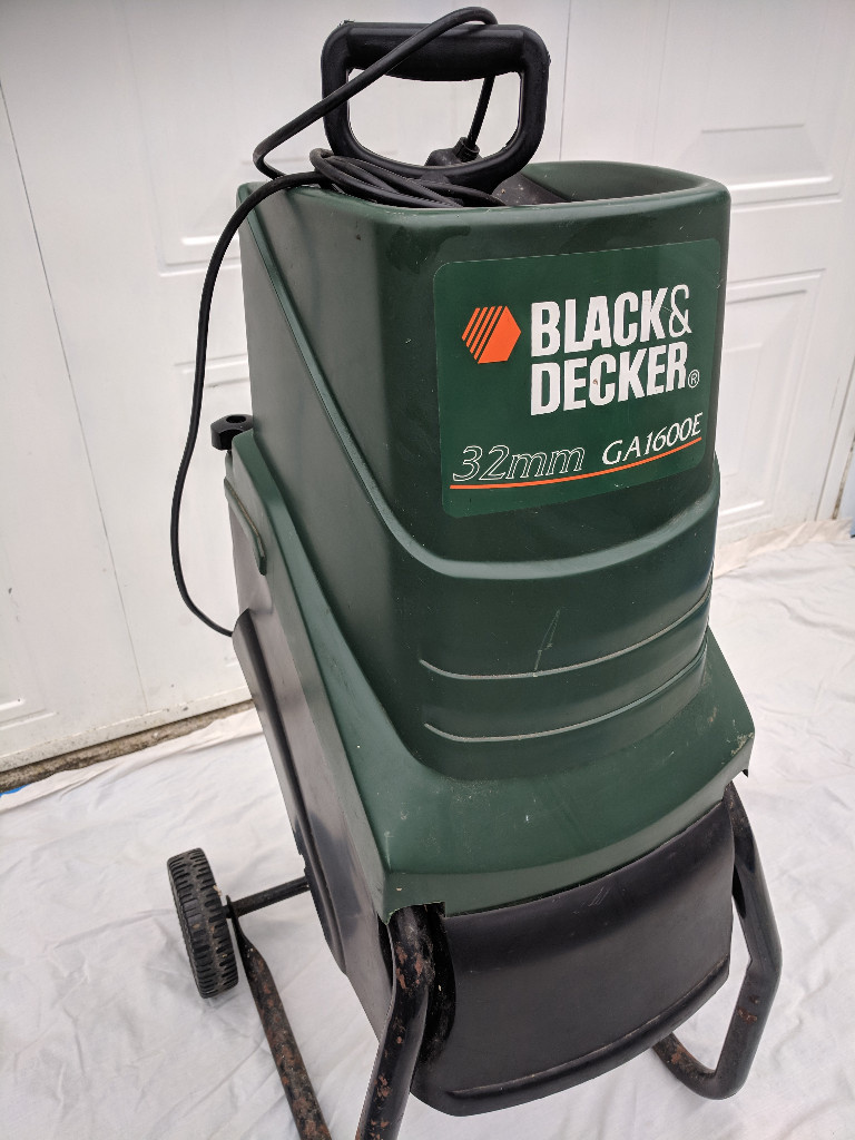 Electric Garden shredder. Black & Decker 32mm GA1600E | in Dinas Powys