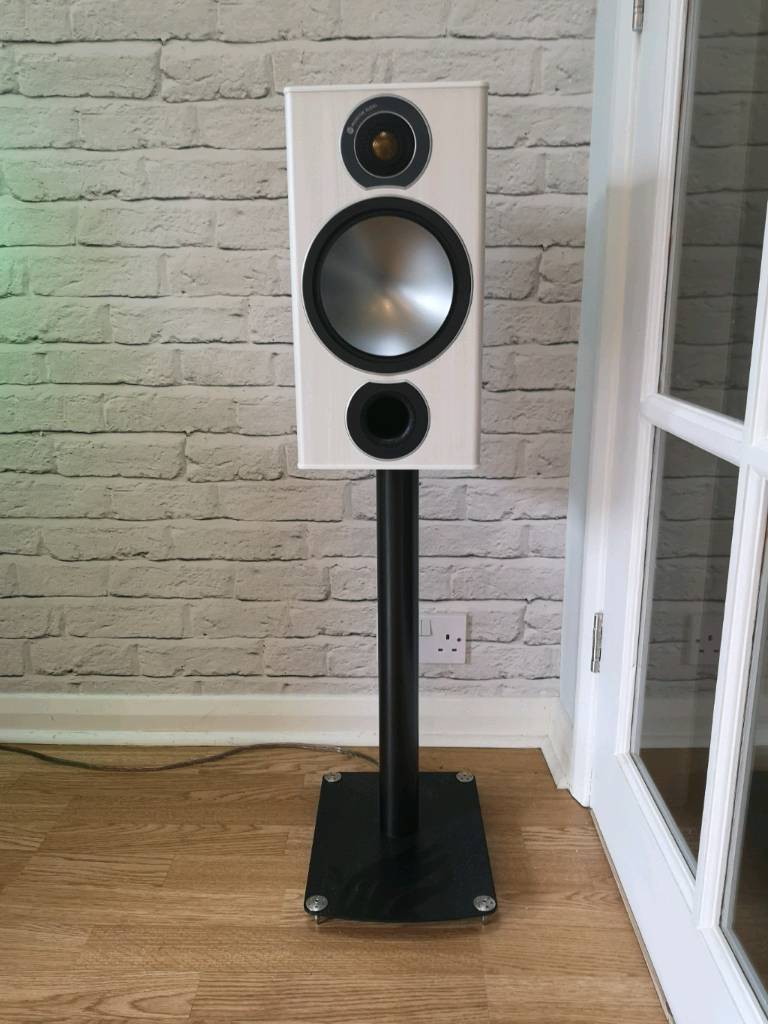 Monitor audio bronze 2 speakers and stands in Northampton