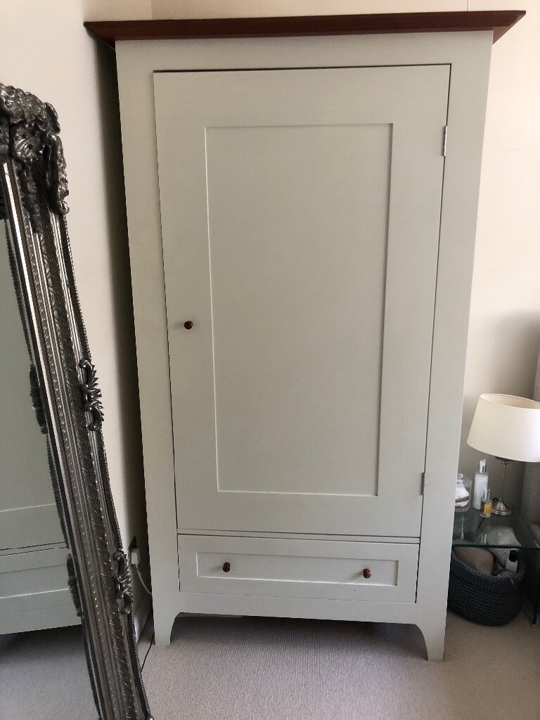 Cream wardrobe in great condition in Battersea, London Gumtree