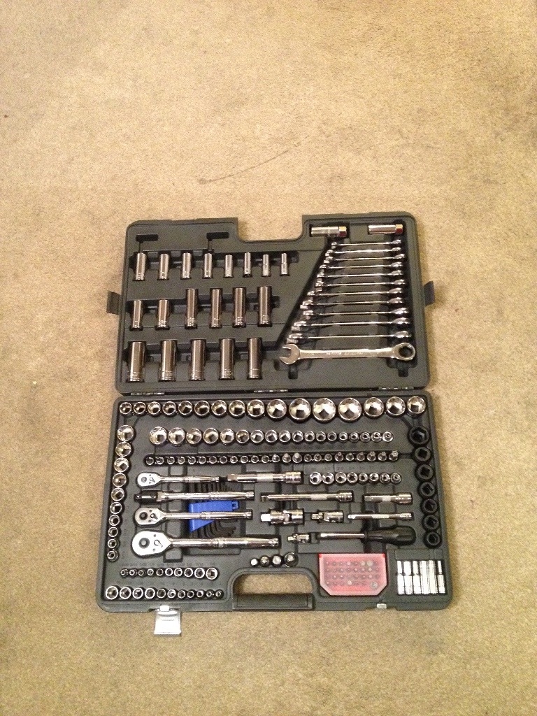 Halfords Advanced Professional 200 piece socket set in Corby