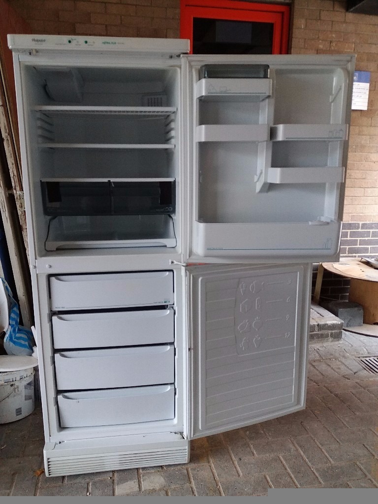 BIG 2 Doors Frost Free HOTPOINT MISTRAl PLUS Fridge in good condition