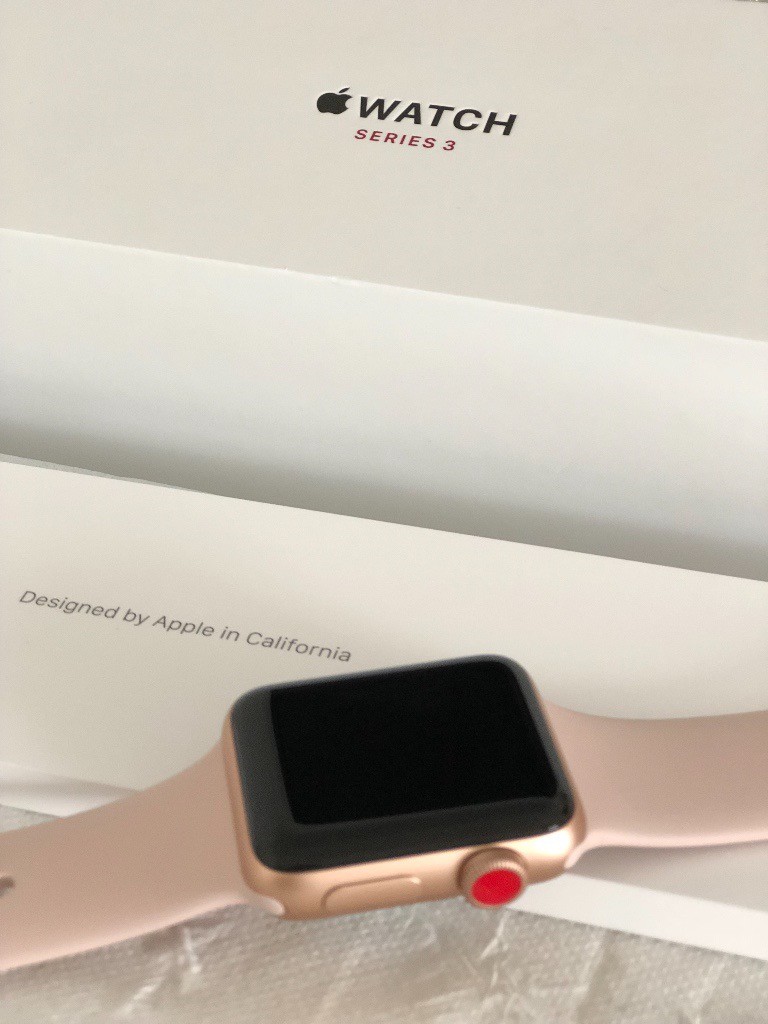 Apple Watch Series 3 (Cellular + GPS) 38mm Gold with Sport Band | in Ladbroke Grove, London